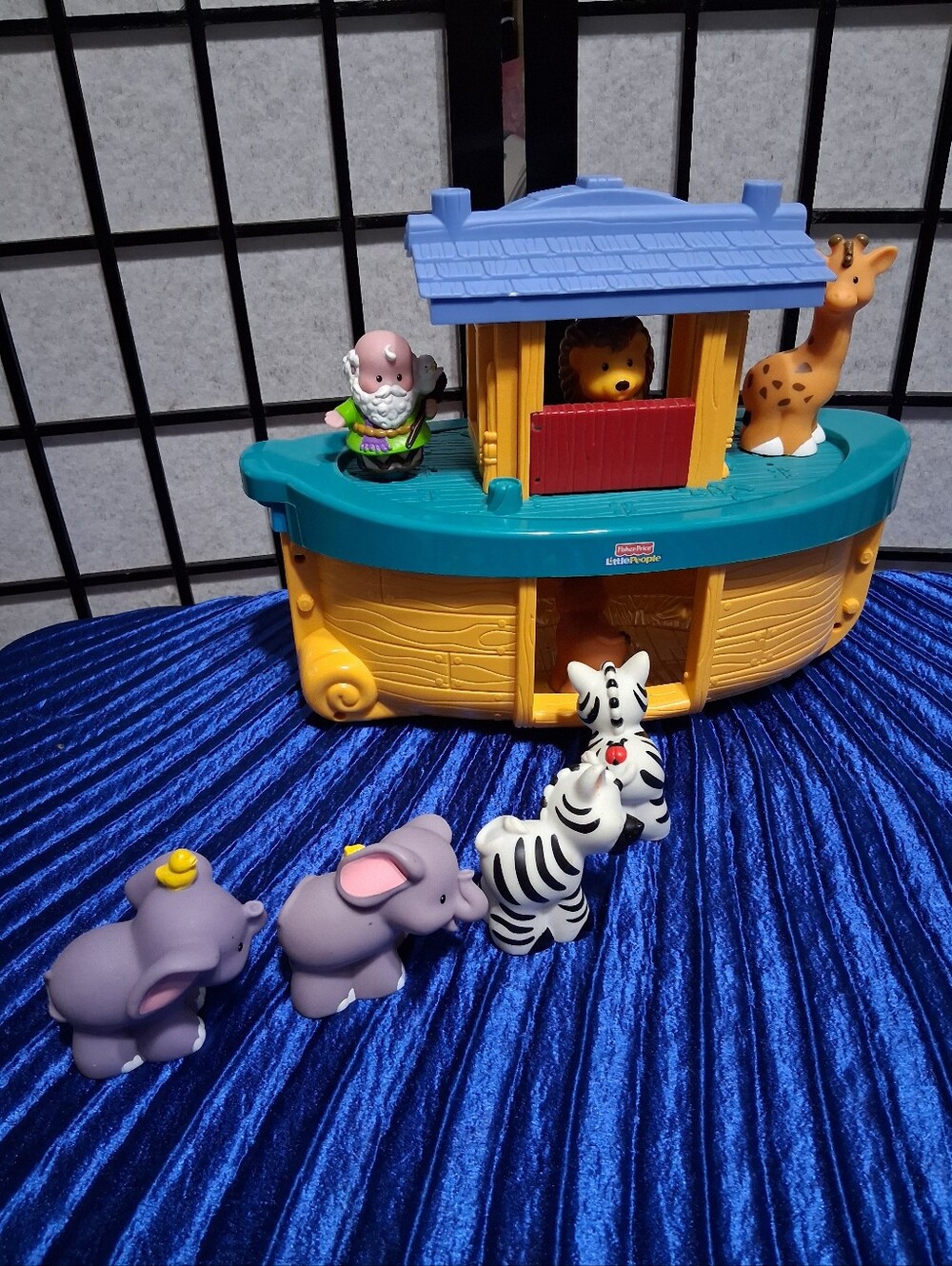 Fisher-Price Yellow Ark Playset with Blue Roof and Teal Deck